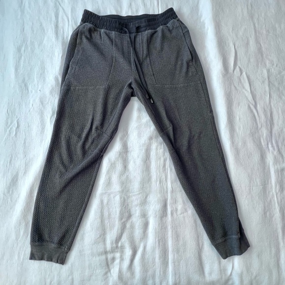 Lululemon Heathered Black At Ease Textured
Knit Jogger Pants Men’s Size L, EUC - Picture 4 of 7